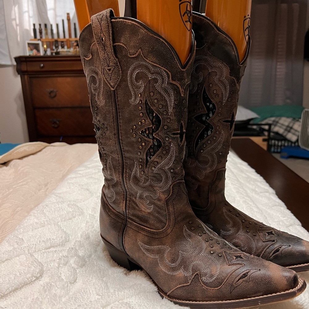Laredo size 9.5 wide boots.